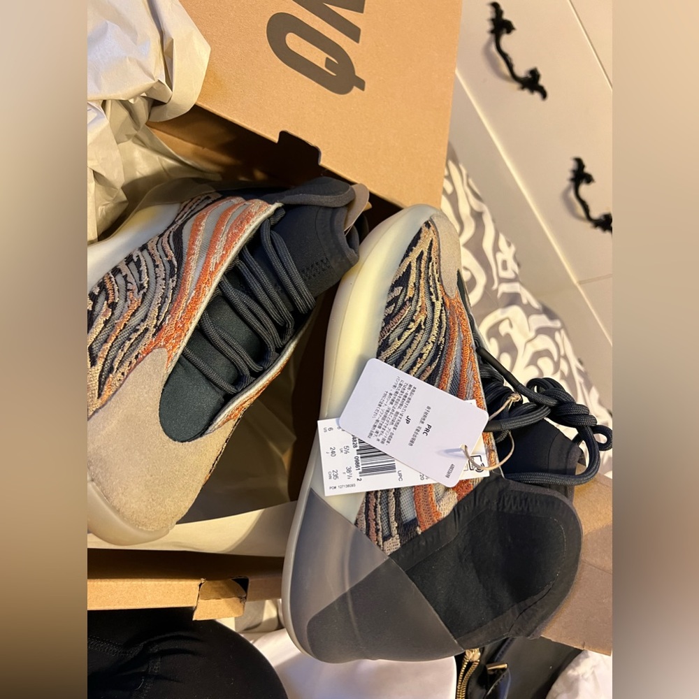 2021 Yeezy Quantum 'Flash Orange'